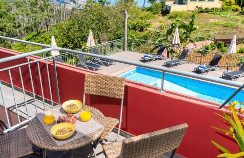 Campanario Apartment | Modern apartment in Prazeres with shared pool, 150 m²