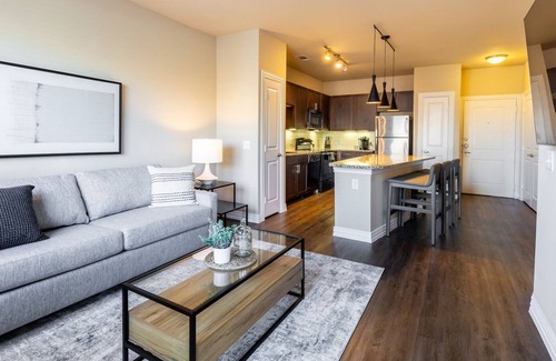 Southwest Carrollton Apartment | Modern Apartment in Prime Location (ID3882)