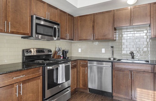 North Broadway - Holiday Apartment | Modern Apartment in Prime Location (ID8814)