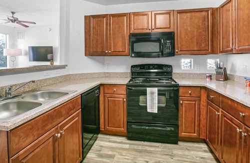 Tucson Apartment | Modern Apartment in Prime Location (ID7950X63)
