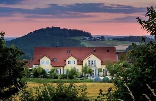 Kemnath Apartment | Modern apartment in the middle of three nature parks - WLAN included.