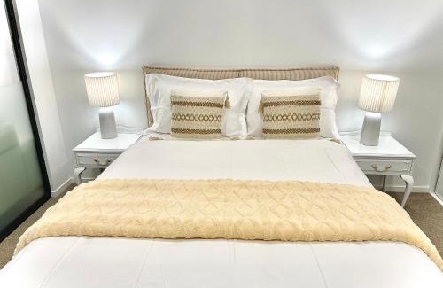 Newton Apartment | Modern apartment in the city center