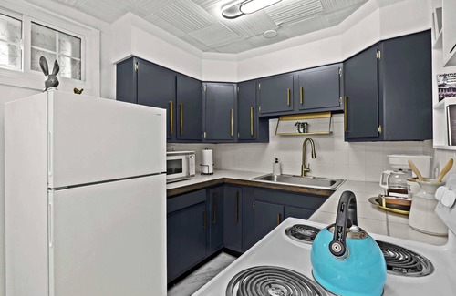 Louisville Apartment | Modern Apartment with Parking & Prime Location