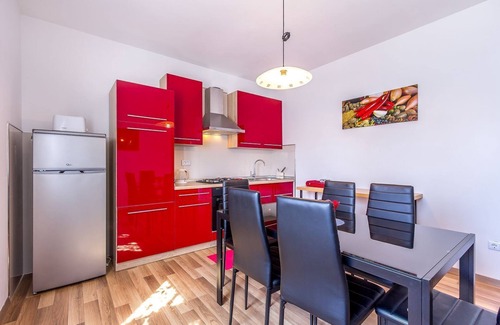 Gregovica Apartment | Modern Apartment with air conditioning, WLAN, terrace and grill