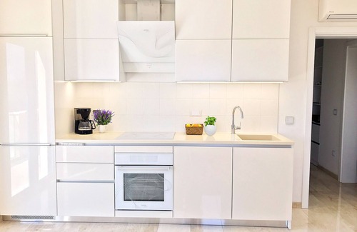 Supetar Apartment | Modern apartment with SEA VIEW, air conditioning, parking, 3 minutes from beach