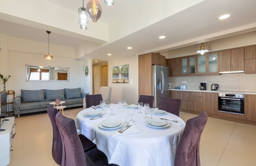 Plaka Apartment | Modern Apt 170 m2 ★ Walking to Tavernas & Grocery ★ Top sea view ★ 4 Bedrooms