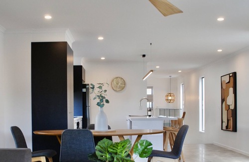 Marcoola House | Modern Beach House, Pet Friendly - Sunshine Coast