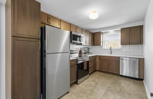 Bellevue Apartment | Modern Bellevue Retreat Near Stadiums & Downtown