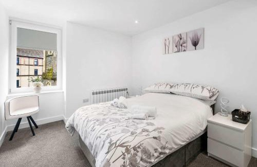 Oban Apartment | Modern & Bright 2BR Flat - Short Walk to Town