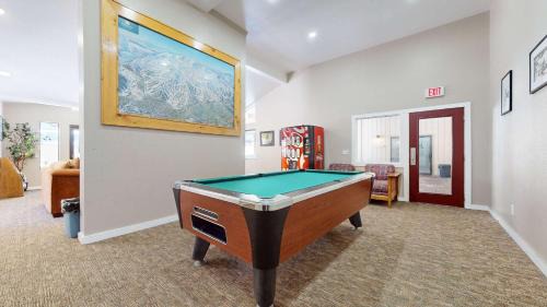 Mammoth Lakes House | Modern Cabin for Family of 8 - Near Slopes & Canyon Lodge