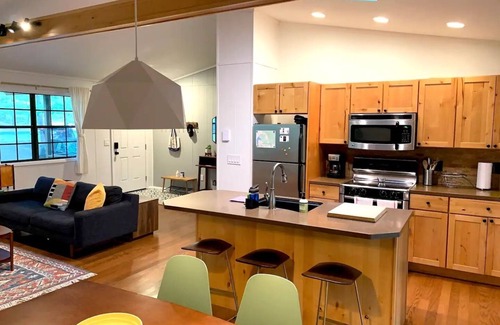 Lackawaxen Cabin | Modern Cabin nestled between Catskills and Poconos