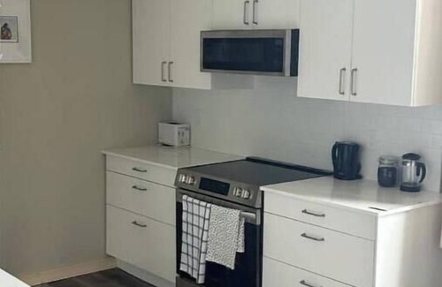 North Bay Apartment | Modern Century Suite