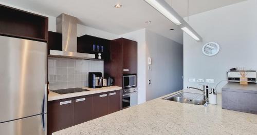 Te Aro Apartment | Modern City Apartment with Free Parking