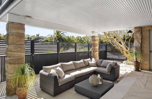 Mosman House | Modern Classic at Mosman Bay - 5 Mins To Ferry