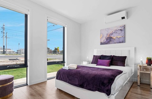 Edithvale House | Modern Coastal Getaway - New Listing