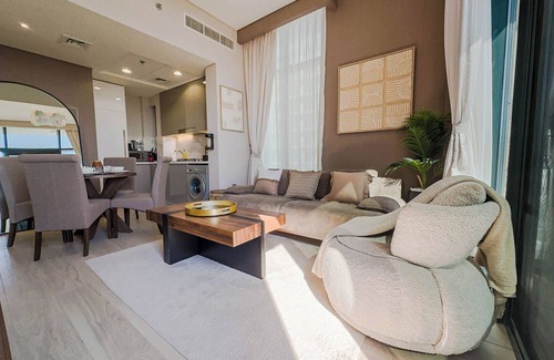 Dubai Apartment | Modern Comforts 1-Bedroom Retreat in Meydan