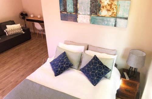Eikenbosch House | Modern, Comfy Guest Suite with Beautiful Views