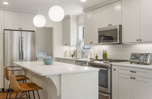 Cherry Street House | Modern Cottage w/King Bed + Mins to TU or Expo Square