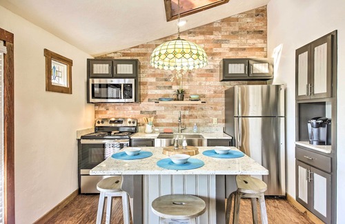 New Braunfels Cottage | Modern Cottage w/Patio - 5 Mi to Gruene Hall