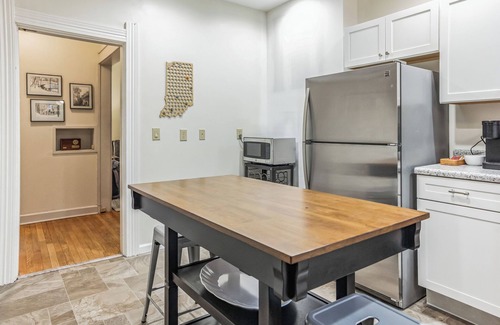 Bloomington Cottage | Modern Cottage Walkable to IU Campus & Kirkwood. Family Friendly!