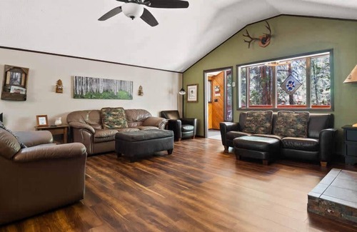 Leadville Cabin | Modern Cozy 2BR Cabin Oasis - Fireplace, Firepit
