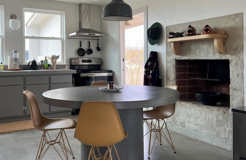 Landers Cabin | Modern Desert cabin with 360' views in beautiful Landers