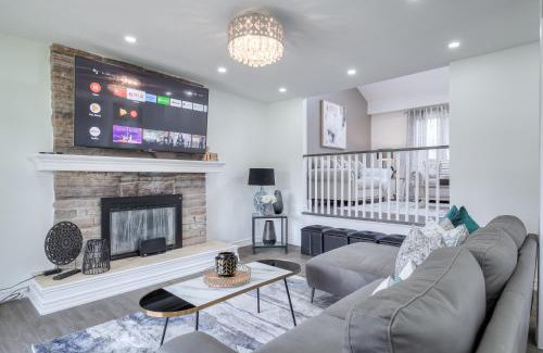 Richmond Hill Villa | Modern Designed 1BR Basement in Quite Neighborhood