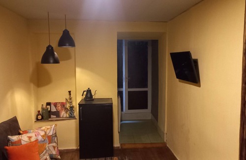 Kentron Apartment | Modern Famely Suit City Center