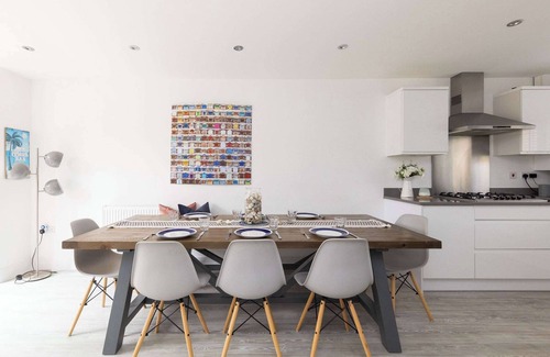 Birdham House | Modern Family Retreat Nr Beaches and Marina