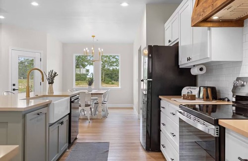 Giddings Other | Modern Farmhouse Retreat - Leon's Crossing