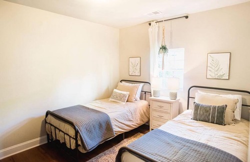 North Charleston House | Modern Farmhouse Style 3/2 Home Close to Downtown!