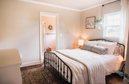 North Charleston House | Modern Farmhouse Style 3/2 Home Close to Downtown!