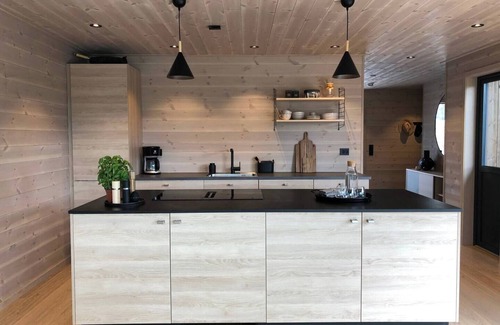 Risor Cabin | Modern Fjord Cabin w/Panoramic Views, Deck & Dock - Risør Getaway