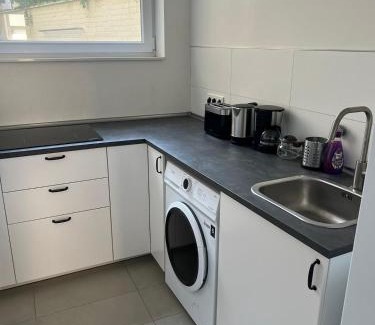 Humboldt - Gremberg Apartment | Modern Flat for 3 Guests Near City and Transport