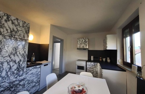 Hoetting Apartment | Modern Flat in Quaint Residence w. Idyllic Garden