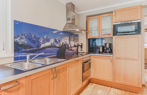 Kitzbuehel Apartment | Modern flat, views of the Hahnenkamm, close to ski lift