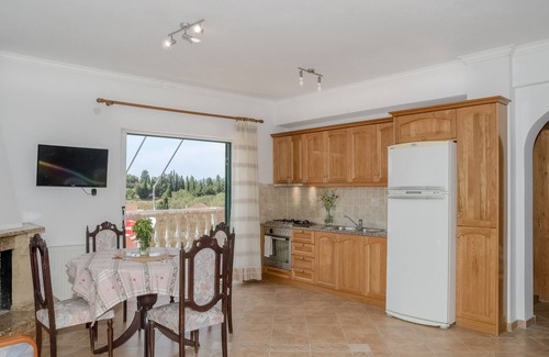 Molos Apartment | Modern flat with beautiful views