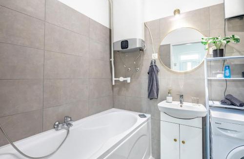 Belso-Ferencvaros Apartment | Modern & Functional Comfort With AC by NW