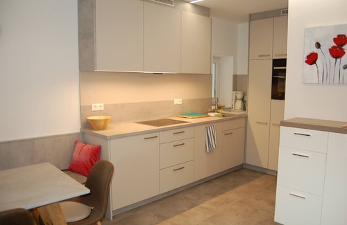 Sluderno Apartment | Modern furnishings - Parterre balcony - close to the center - connection - bus-train