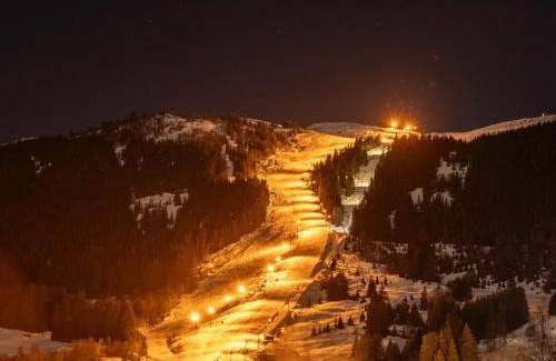 Hafslo Apartment | Modern Gem by Beautiful Lake Hafslovatnet