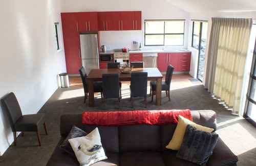 Glenorchy House | Modern Gem with mountain views