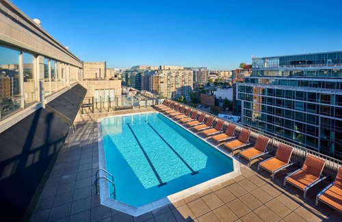 Chinatown Apartment | Modern getaway in City Center 1 bedroom