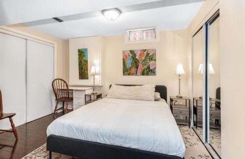 East Credit Apartment | Modern Guest Suite Comfort for 5 Free Parking