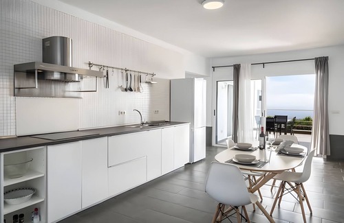 Macher House | Modern Holiday Home Casa Amanecer 4 with Wi-Fi, Pool & Terrace; Parking Available