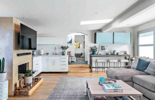 Hollywood Hills House | Modern Home Hollywood Hills, Skyline Views, Private Sauna