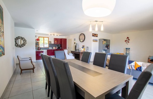 Paunat House | Modern house with private pool