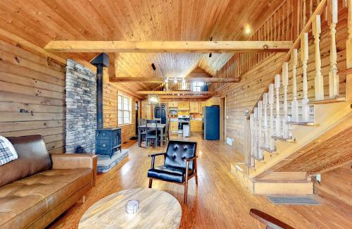 Town of Torrey House | Modern Log Cabin with Vineyard Views