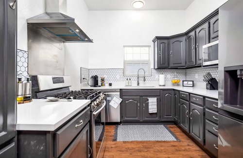 Downtown San Antonio House | Modern LUXE 4/2 Minutes from Downtown/Riverwalk