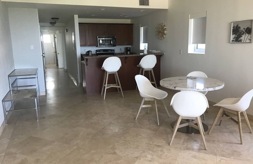 The Bight Apartment | ☀️ 🏖 Modern Luxury Ocean View One Bedroom Condo 🏝☀️