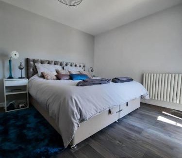Rainham House | Modern Medway Bungalow - 3BR Garden & Free Parking, Kent